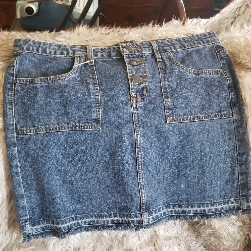Woman's jean skirt, size 12/14